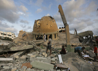 Israel lucha con Hamas por 2do día tras una incursión masiva y choca con Hezbollah en el norte