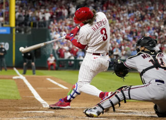 El poder de Harper, Schwarber y Castellanos impulsa a Filis a vencer 5-3 a Diamondbacks
