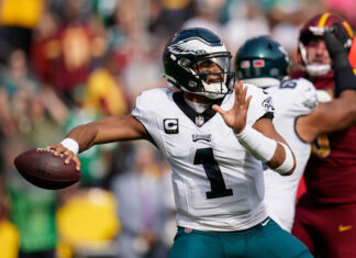 La golpeada rodilla de Hurts genera dudas con los Eagles a pesar de foja de 7-1