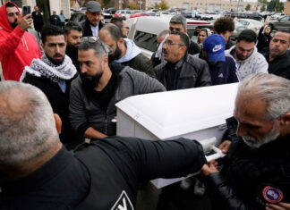 Multitud en barrio palestino de Chicago llora a niño musulmán asesinado