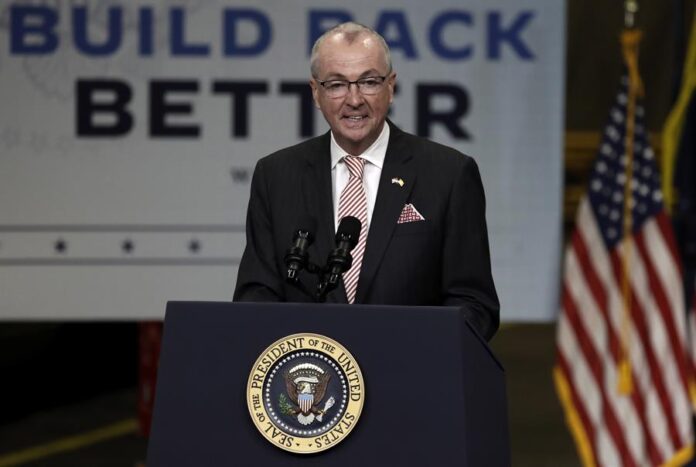 Nueva Jersey asigna fondos para ayudar inmigrantes con sus permisos de empleo