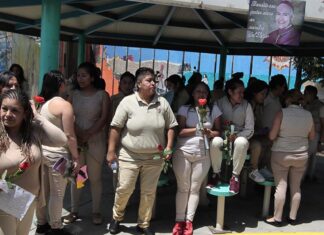 Aumentan las mujeres en grupos criminales mexicanos por poder y protección, dice informe