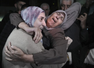 Hamás libera a 3er grupo de rehenes como parte de tregua; buscará extender acuerdo