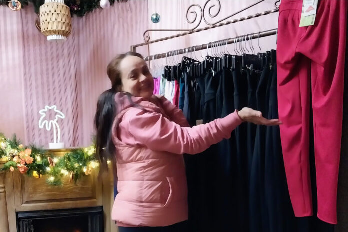 Apoyo-para-las-emprendedoras-latinas-en-el-Kiosco-de-Esperanza-del-Christmas-Village-2