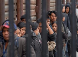 Bajan los migrantes indocumentados mexicanos en EE. UU., según el centro Pew