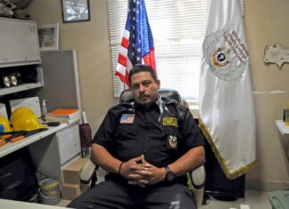 Criminales usan la IA para extorsionar a familias de migrantes perdidos en la frontera