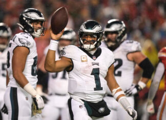 Jalen Hurts leads second-half rally as Eagles beat Chiefs 21-17 in Super Bowl rematch