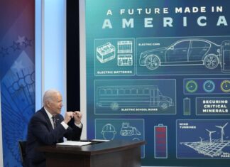 Más de 210.000 nuevos empleos, el saldo de las inversiones en energía limpia de Biden