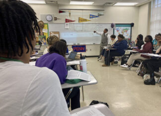 Agencia modifica plan de estudios afroestadounidenses luego de críticas