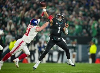 Hurts establece récord de touchdowns para un QB en triunfo de Eagles 33-25 ante Giants