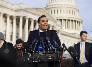 El Congreso de EE. UU. expulsa al polémico legislador republicano George Santos