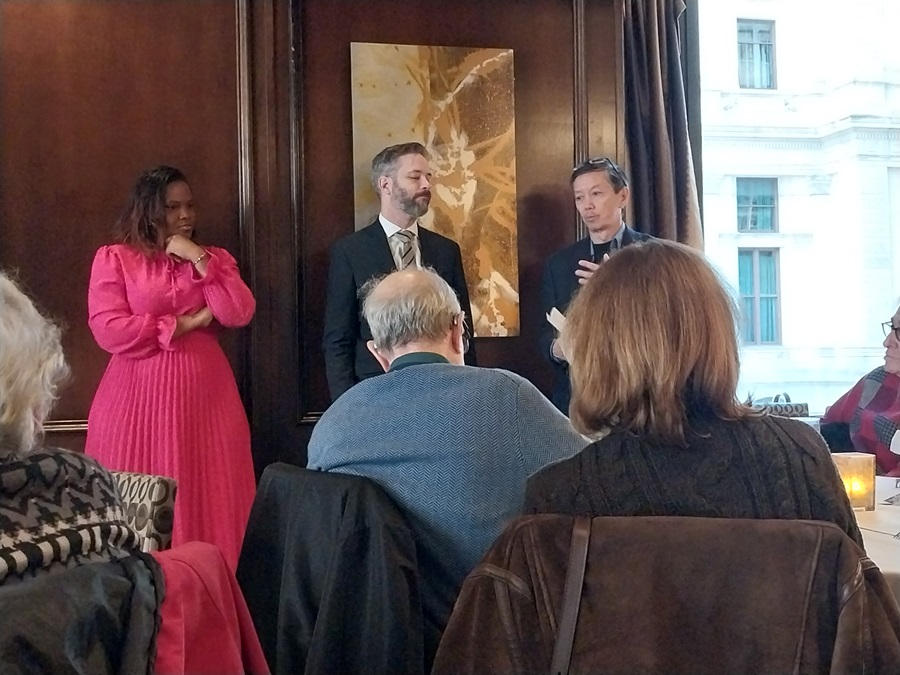 En el almuerzo de PCCP, de izquierda a derecha Sinceré Harris, Aren Platt y Andy Toy, presidente de PCCP. (Foto: Leticia Roa Nixon)