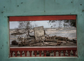 The last residents of a coastal Mexican town destroyed by climate change