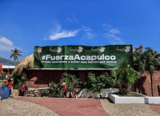 Trabajadores turísticos afectados por Otis en México buscan rescatar ganancias decembrinas