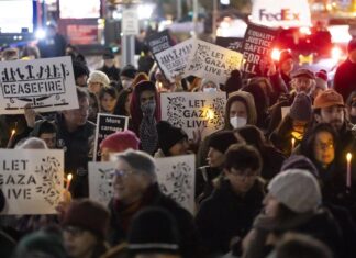 Un grupo de judíos neoyorquinos celebran la Janucá pidiendo el alto el fuego en Gaza