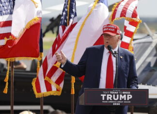 Trump dice que será un dictador si es reelegido, pero solo en el primer día