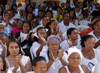 El trabajo de cuidar a otros, “una explotación que empobrece a las mujeres”, según experta