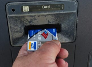 Información y confianza, claves para integrar a los latinos en el sistema bancario