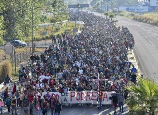 México disuelve caravana de migrantes tras comprometerse a entregar documentos de estancia legal