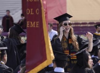 No todos han podido acceder al nuevo formulario para solicitar apoyo estudiantil en EE. UU.