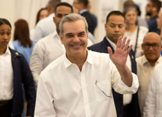 El presidente dominicano afirma que la pobreza monetaria se redujo en casi cuatro puntos pobreza