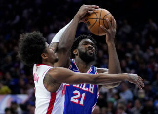 Embiid anota 41 puntos en su retorno tras lesión de rodilla. 76ers vencen 124-115 a Rockets Embiid anota 41 puntos en su retorno
