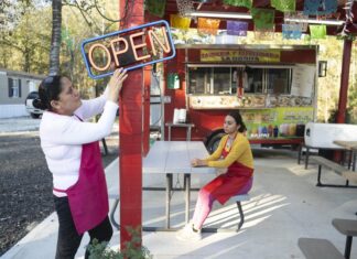 Latinos afrontan sus miedos en un barrio de Texas señalado como «imán de indocumentados» indocumentados