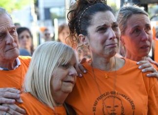 Simbólico festejo de cumpleaños en Buenos Aires al más pequeño de los rehenes de Hamás Hamás
