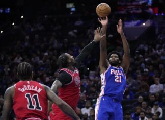 Embiid regresa con su 7mo triple doble; 76ers aplastan a Bulls