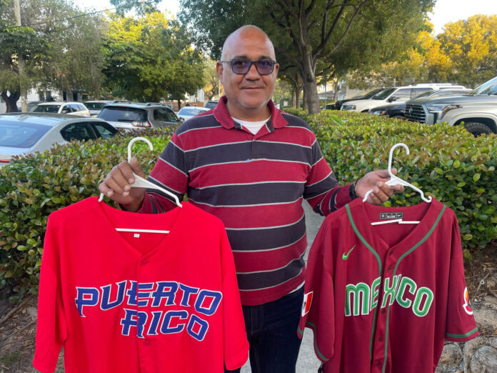Mexicanos y puertorriqueños comparten "la pasión por el béisbol" en Miami