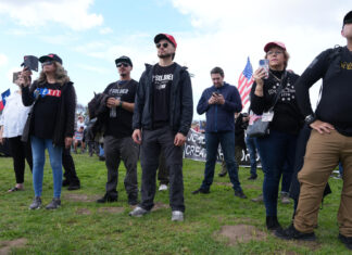 La retórica antimigrante de Trump gana algunos demócratas