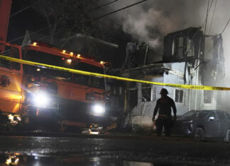 Al menos seis desaparecidos tras un tiroteo y un incendio en los suburbios de Filadelfia