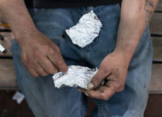 Mueren más personas por fumar drogas que por inyectárselas, según estudio en EE.UU