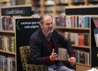 Juan Villoro: «En México, la afición se esfuerza mucho más que los jugadores de fút