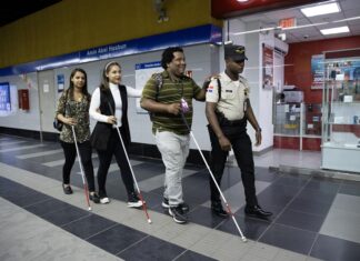 La ceguera social e institucional, otra barrera para los invidentes en República Dominicana