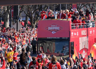 La ciudad de Kansas City se tiñe de rojo para celebrar otro título del Super Bowl de los Chiefs kansas