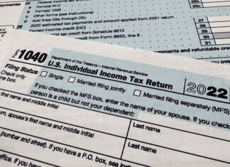 La mayoría de los estadounidenses creen que pagan demasiados impuestos, dice encuesta de AP-NORC mayoría