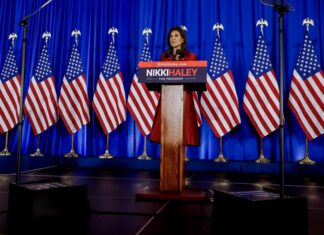Nikki Haley no arroja la toalla y sigue recaudando fondos en su carrera contra Trump nikki haley