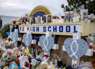 Una madre es acusada de homicidio involuntario por el tiroteo que cometió su hijo en 2021