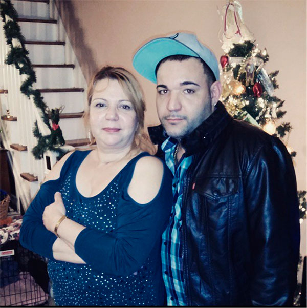 Aleida Garcia y su hijo Alejandro Rojas García quien murio asesinado hace 7 años en el norte de Filadelfia. (Foto: Cortesía/Aleida Garcia)