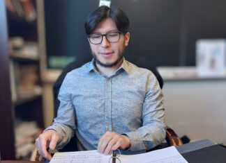 Originario de Ecuador, William Valencia está impactando a los niños de Filadelfia william valencia