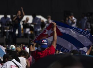 Miles de personas danzan al son de la clave en el Día Nacional de la Salsa en Puerto Rico salsa