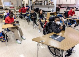 Proyecto de ley de Florida abre posibilidad de que satanistas sean voluntarios en escuelas satanistas