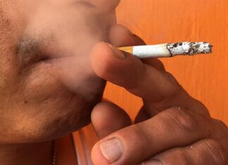 EE. UU. analiza una veda a los cigarrillos mentolados, favoritos entre los latinos cigarrillos