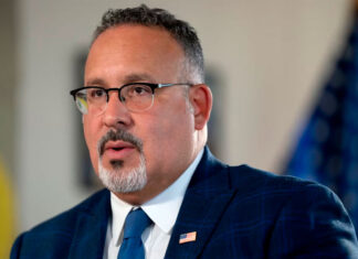 Hundreds of thousands of financial aid applications need to be fixed after latest calculation error financial