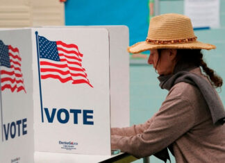 Nueva encuesta subraya la necesidad de recordarles a los votantes latinos el destructivo historial climático de Trump votantes