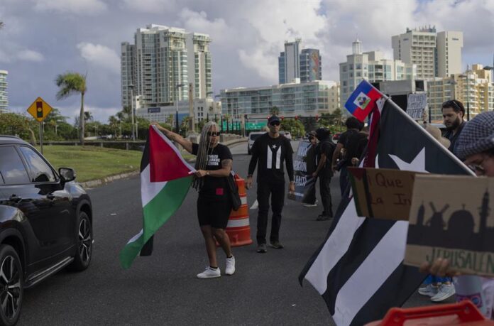 Realizan una protesta simbólica en San Juan 2 protesta