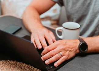 Sitios de telesalud prometen una cura para la “menopausia masculina” a pesar de prohibiciones telasalud