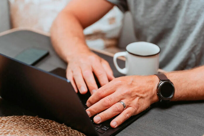 Sitios-de-telesalud-prometen-una-cura-para-la-menopausia-masculina-a-pesar-de-prohibiciones telasalud