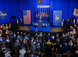 Biden reivindica sus raíces obreras en Pensilvania y ataca al «multimillonario» Trump Biden